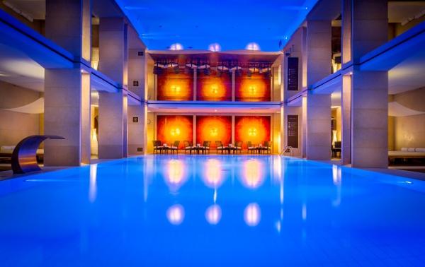 Sofitel Warsaw Victoria świętuje p&oacute;ł wieku luksusu i historii Warszawy