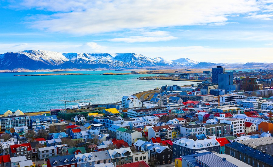 LOT Polish Airlines will launch direct flights between Warsaw and Reykjavik